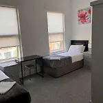 Professional Home Stay 4 Double Bedrooms & 4 En-Suite Bathrooms