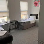Professional Home Stay 4 Double Bedrooms & 4 En-Suite Bathrooms
