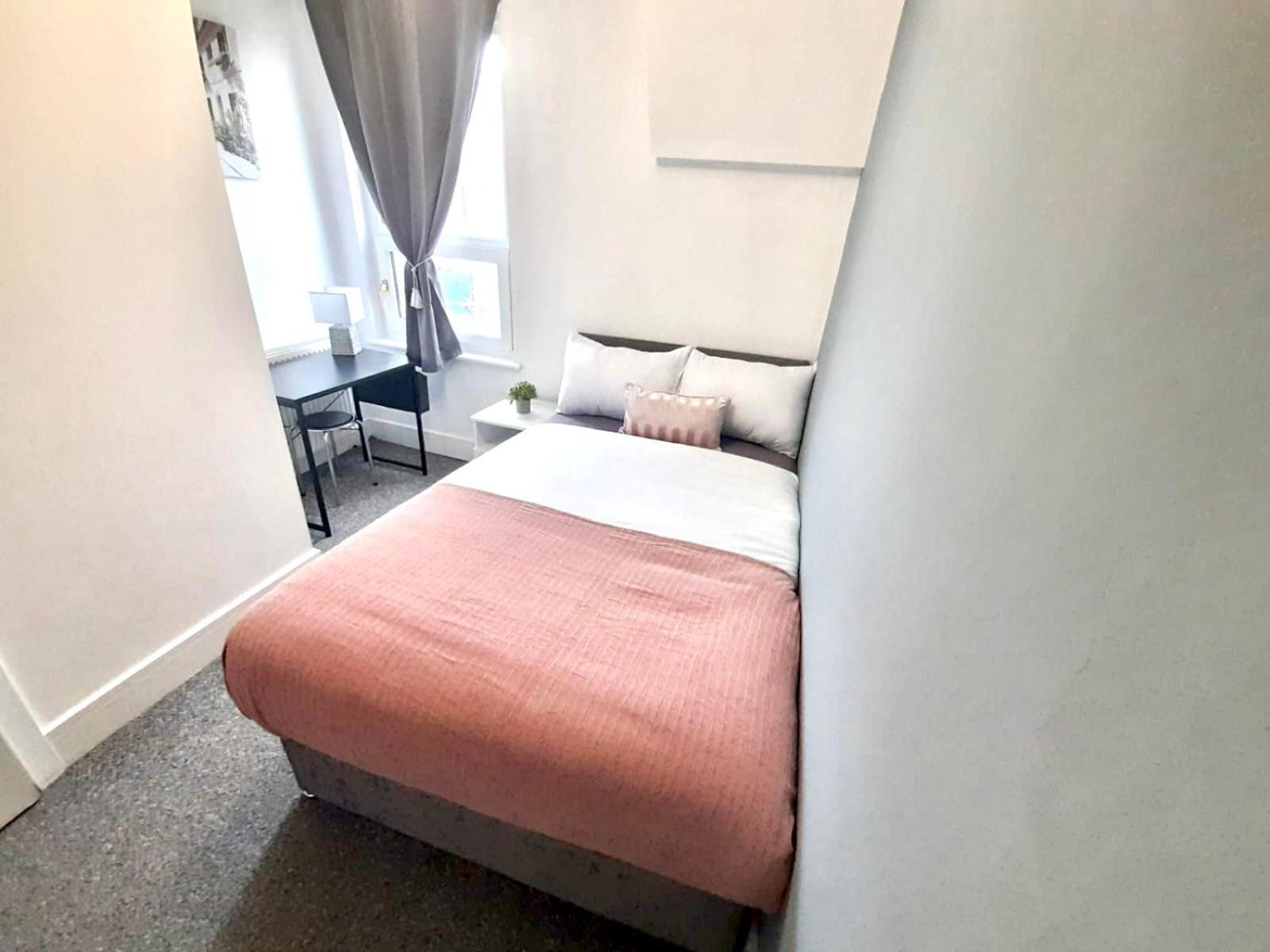 Professional 4 Double Bedrooms & 4 En-suite Bathrooms