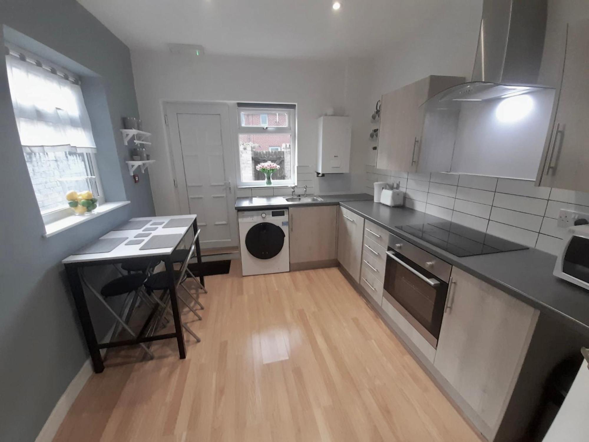Guest house Professional 4 Double Bedrooms & 4 En-suite Bathrooms