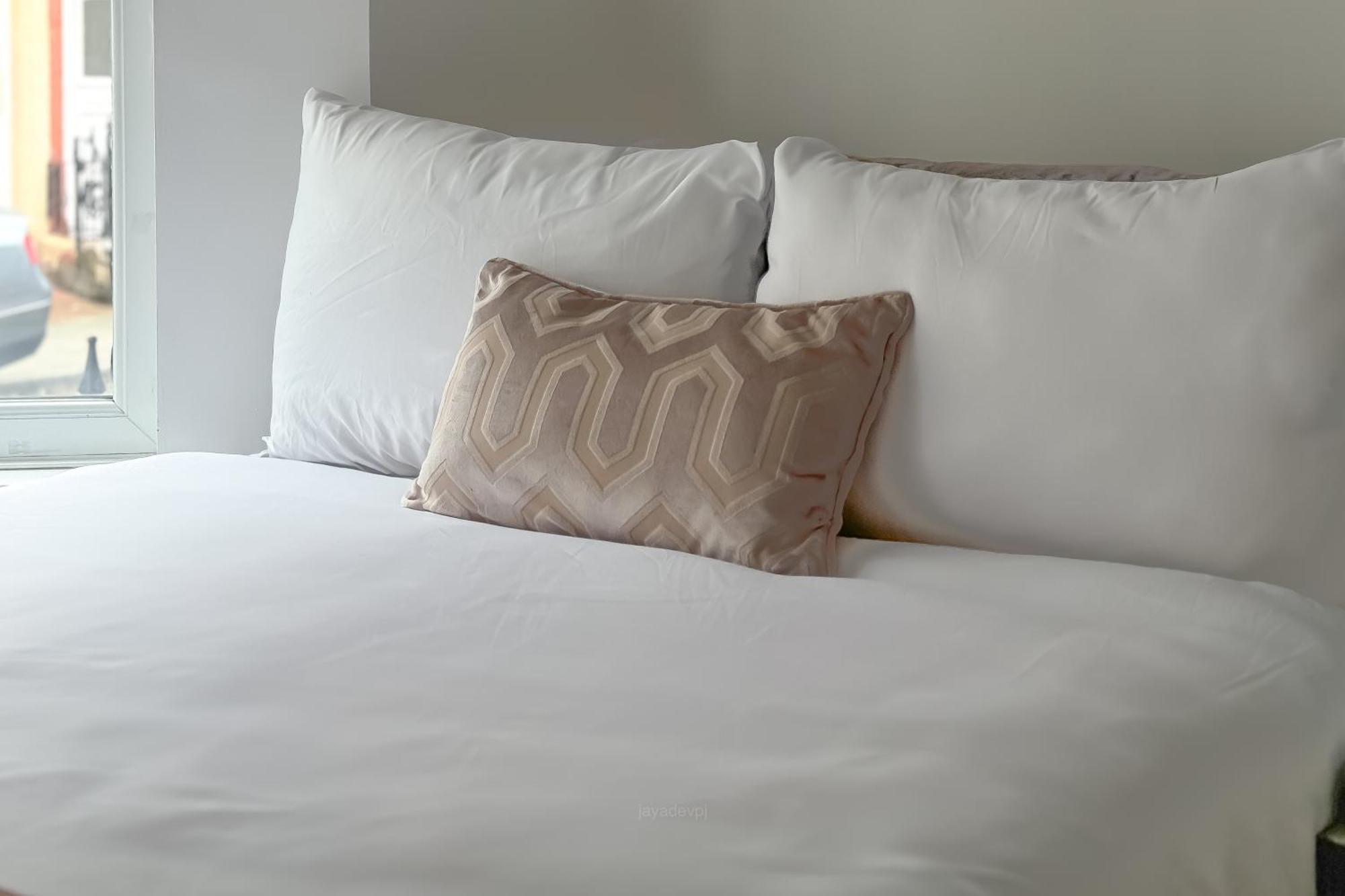 Guest house Professional 4 Double Bedrooms & 4 En-suite Bathrooms