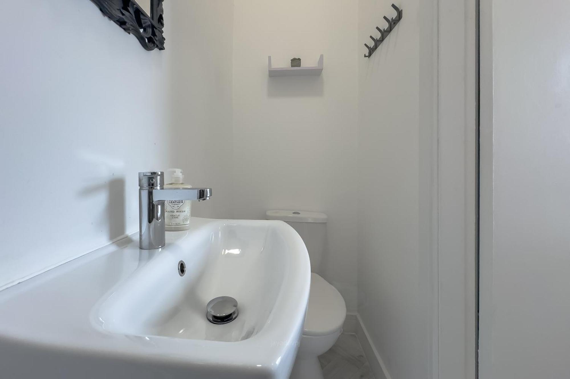 Professional 4 Double Bedrooms & 4 En-suite Bathrooms *