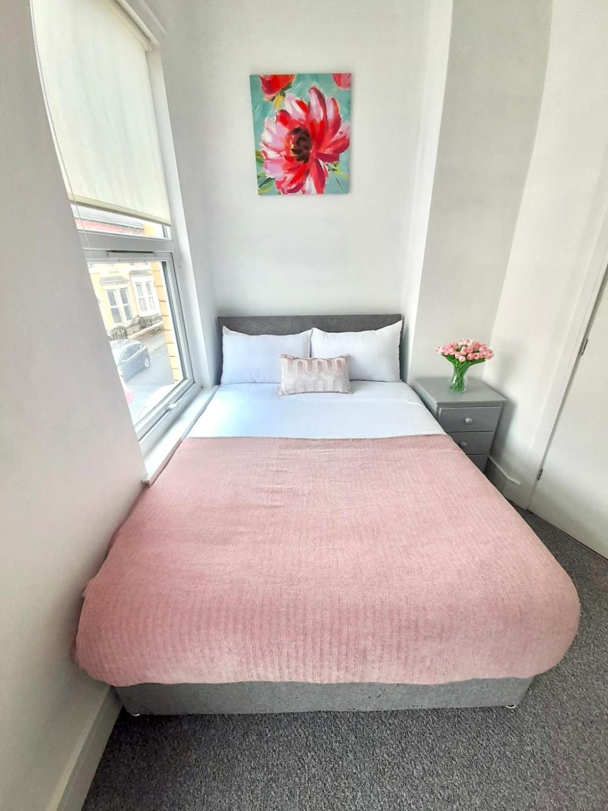 Guest house Professional 4 Double Bedrooms & 4 En-suite Bathrooms