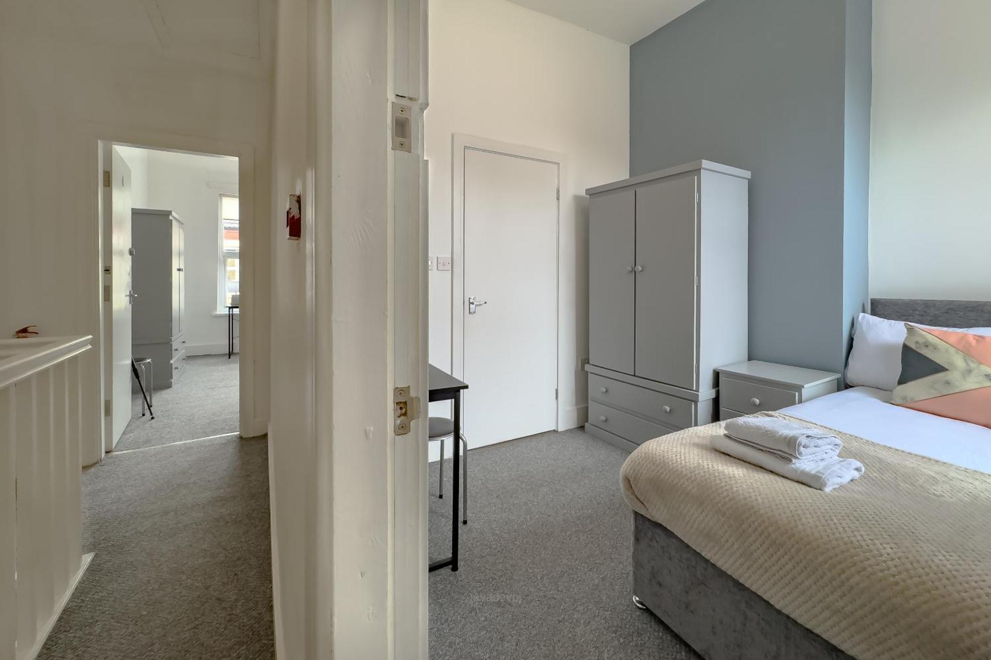 Professional 4 Double Bedrooms & 4 En-suite Bathrooms * Liverpool