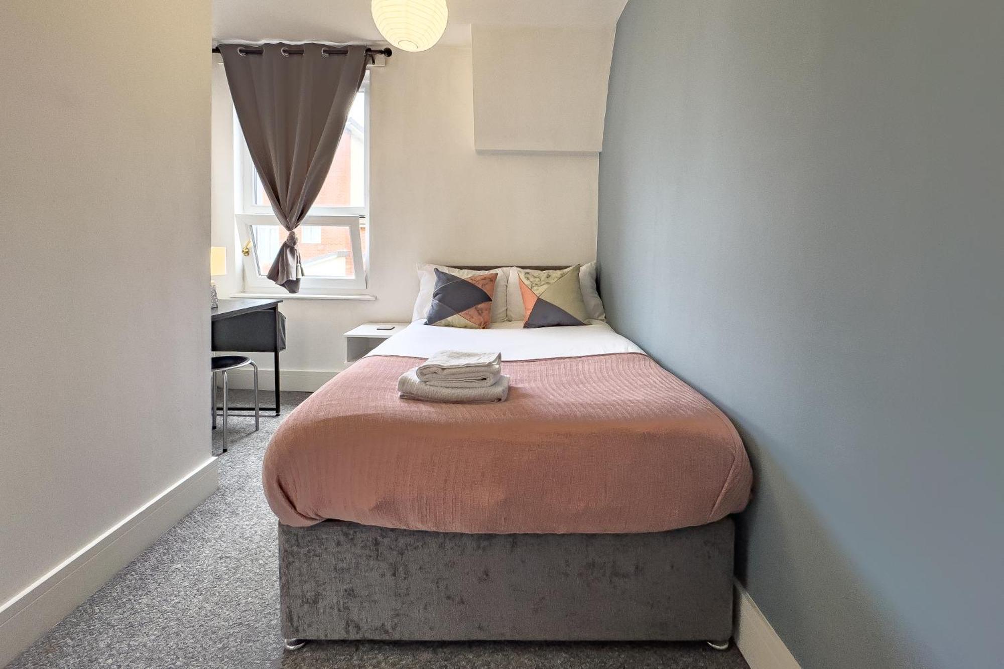 Guest house Professional 4 Double Bedrooms & 4 En-suite Bathrooms