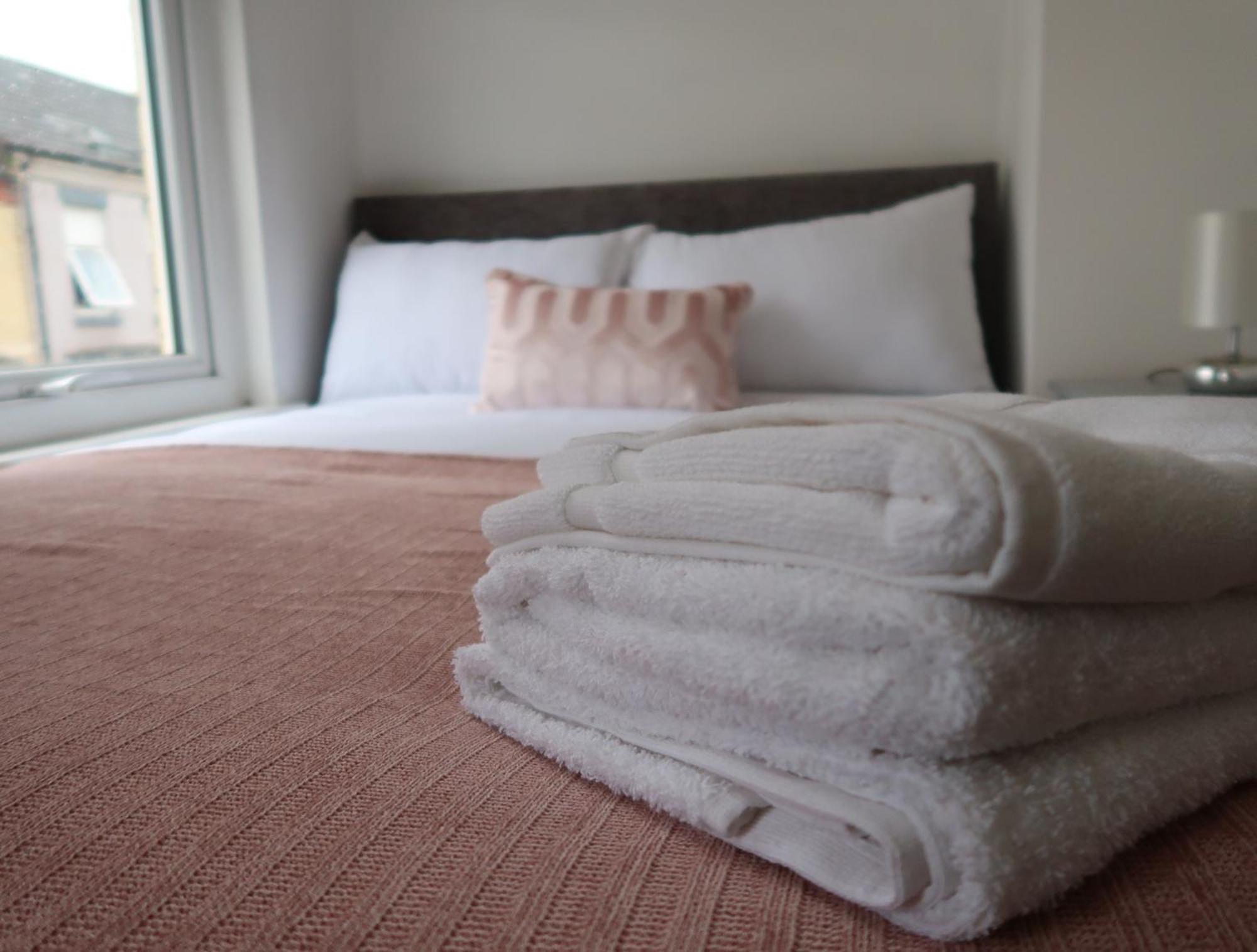 Guest house Professional 4 Double Bedrooms & 4 En-suite Bathrooms