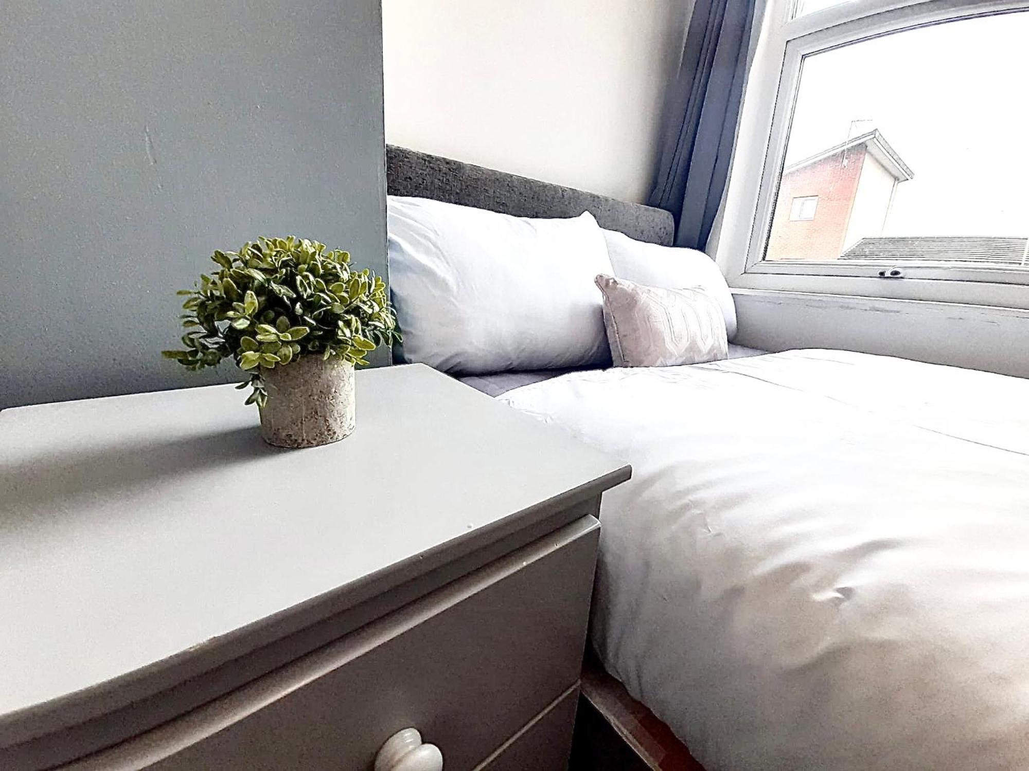Professional 4 Double Bedrooms & 4 En-suite Bathrooms Liverpool