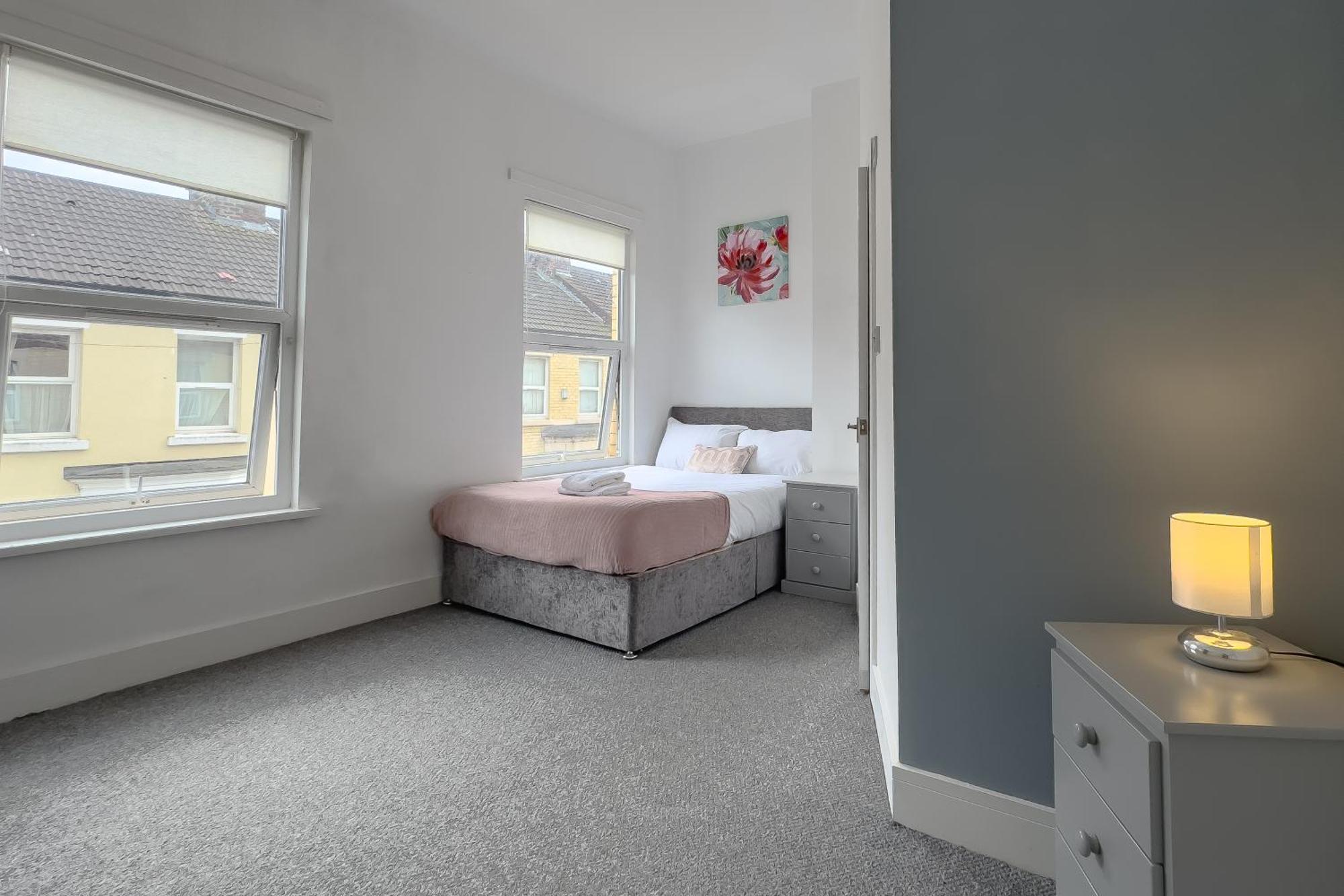 Professional 4 Double Bedrooms & 4 En-suite Bathrooms * Liverpool